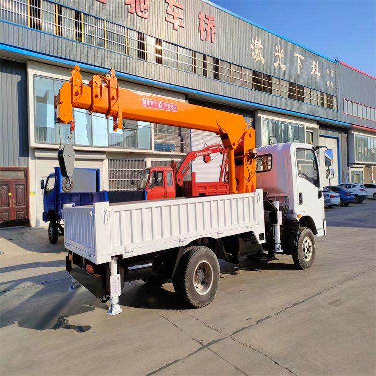 崁顶乡三轮随车吊定制 农用改装机自备吊中瑞长期出售